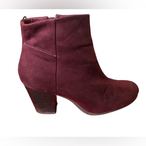 💫 Holiday Edition Purple Suede Booties - Picture 3 of 8